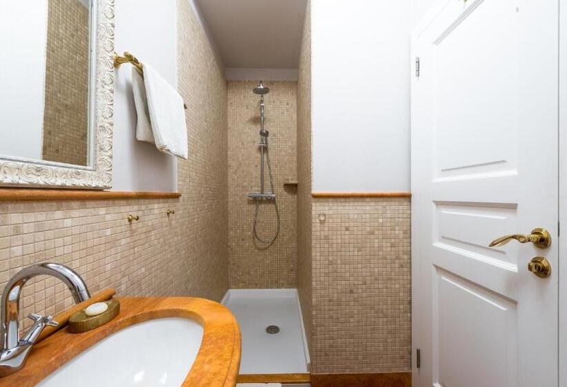 غرفة ديلوكس, Dominus Little Palace