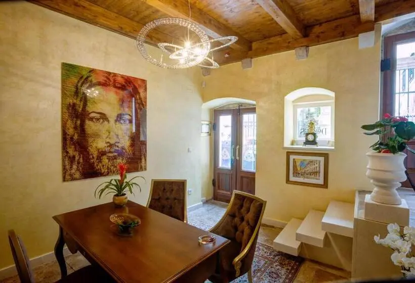 سوییت اجرایی, Dominus Little Palace