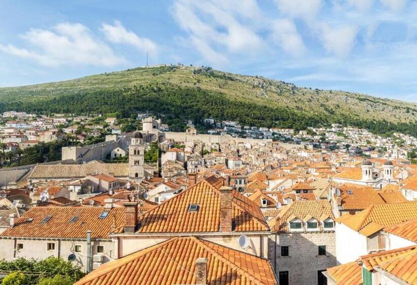 جناح إدارى, Dominus Little Palace