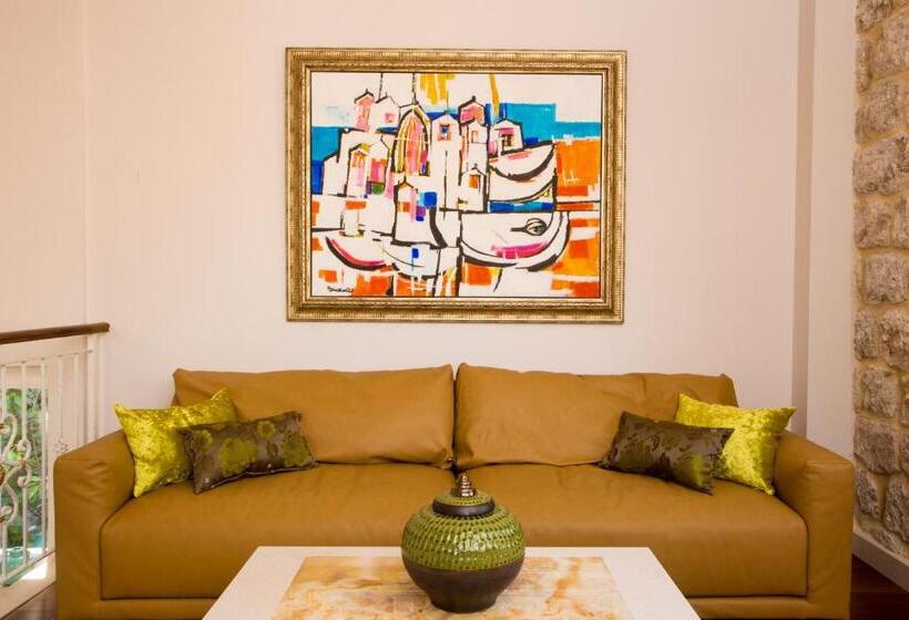 جناح إدارى, Dominus Little Palace