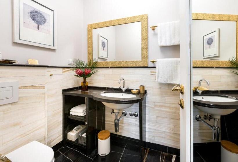 جناح إدارى, Dominus Little Palace