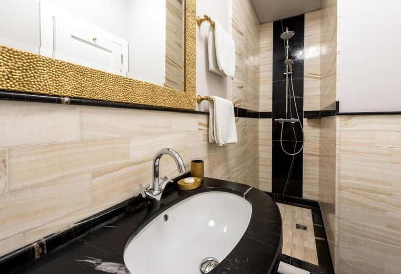 جناح إدارى, Dominus Little Palace