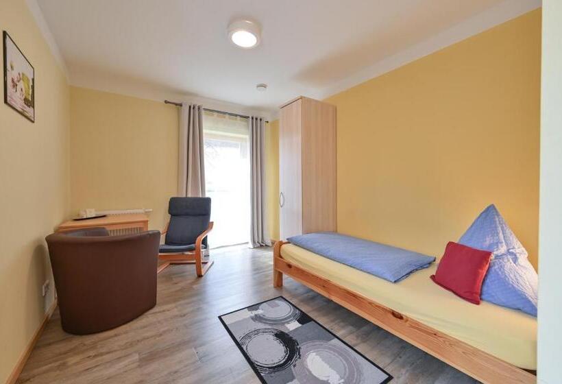 Quarto Estandar Individual, Rote Villa Fussen