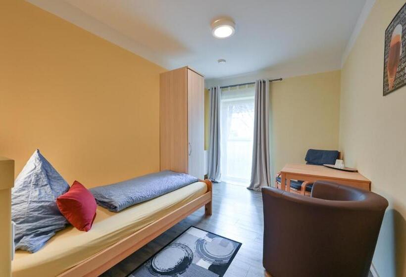 Quarto Estandar Individual Banheiro Compartilhado, Rote Villa Fussen