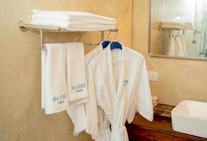 스위트 킹사이즈 침대, Seahorse Hotel & Spa