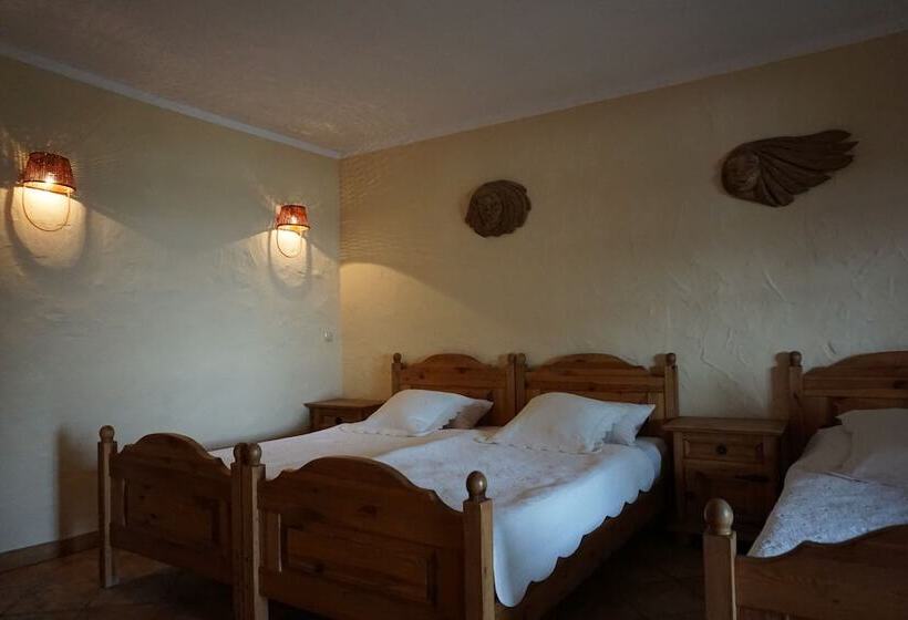 スタンダード4人部屋, Galindia Refugia