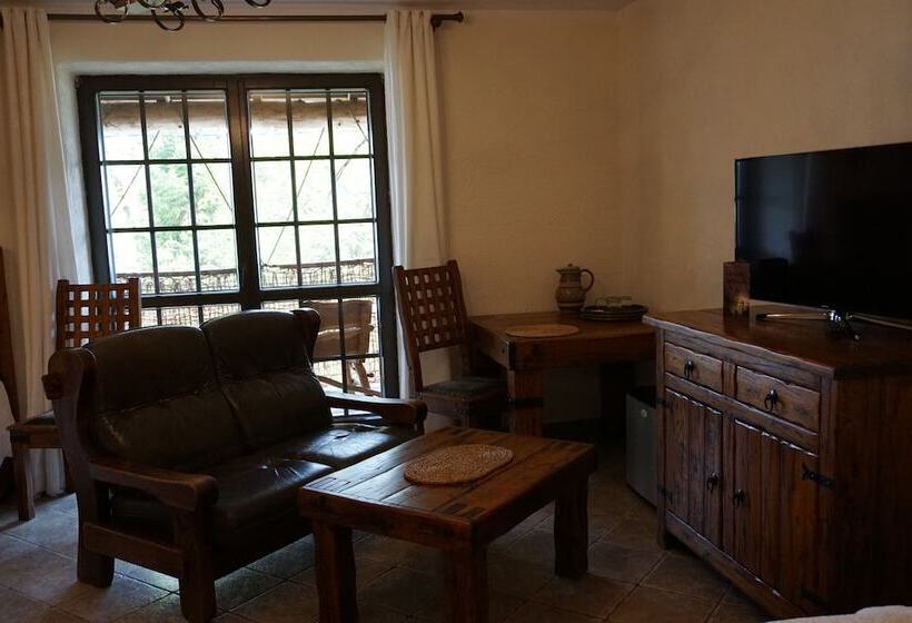 スタンダード4人部屋, Galindia Refugia