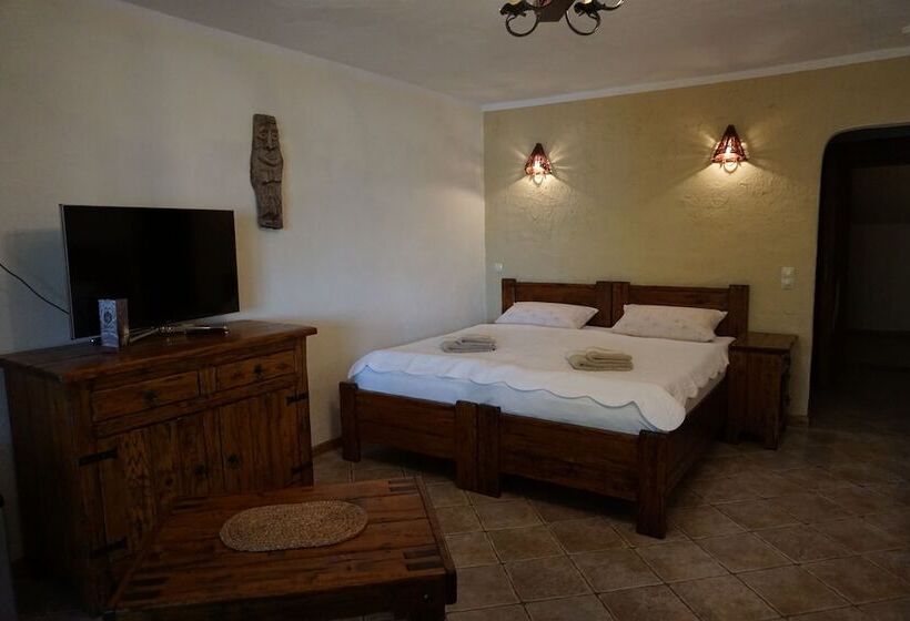 スタンダード4人部屋, Galindia Refugia