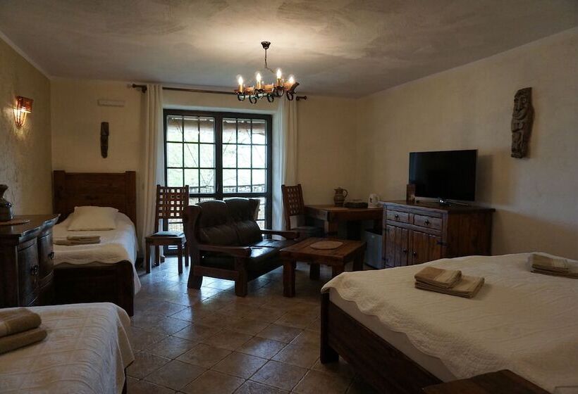 スタンダード4人部屋, Galindia Refugia