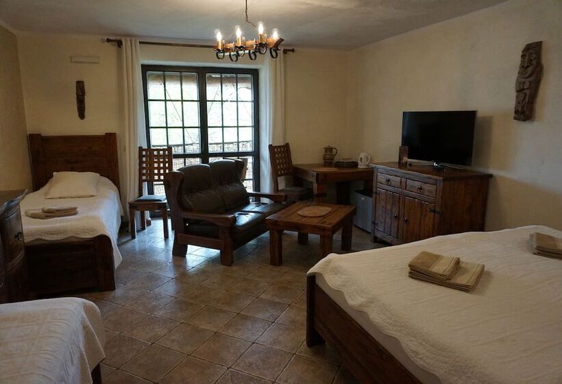 スタンダード4人部屋, Galindia Refugia