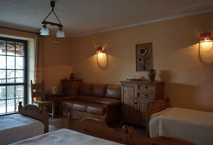 スタンダード4人部屋, Galindia Refugia