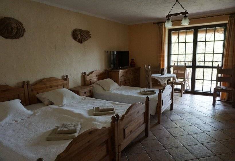 スタンダード4人部屋, Galindia Refugia