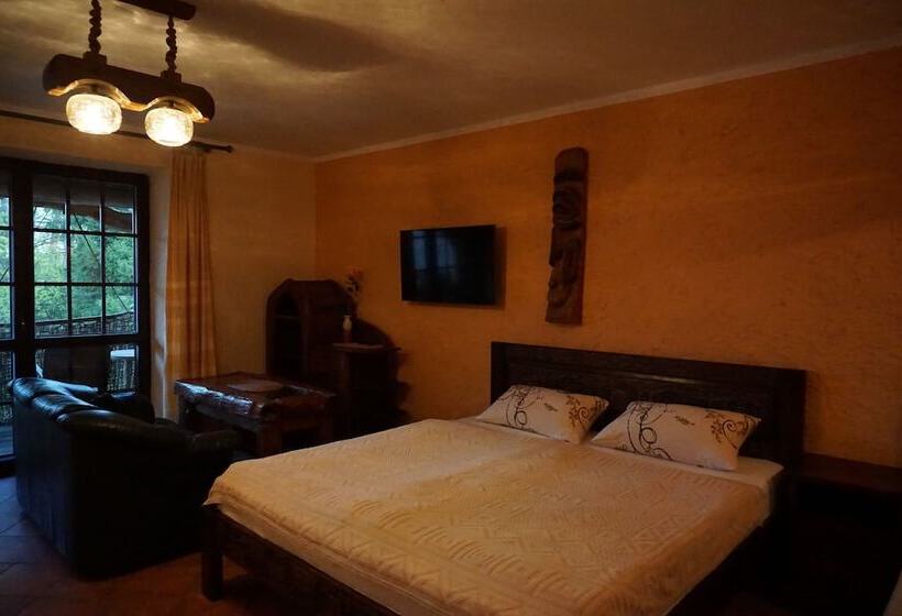 スタンダード4人部屋, Galindia Refugia