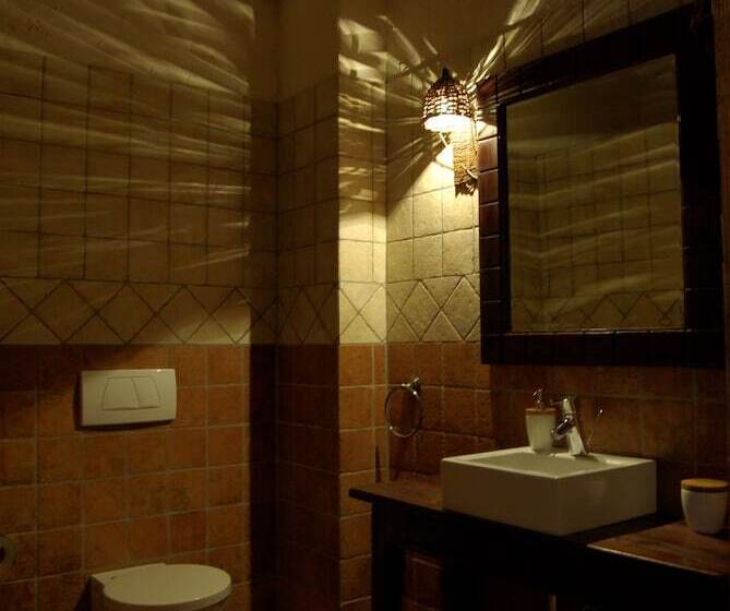 スタンダード4人部屋, Galindia Refugia