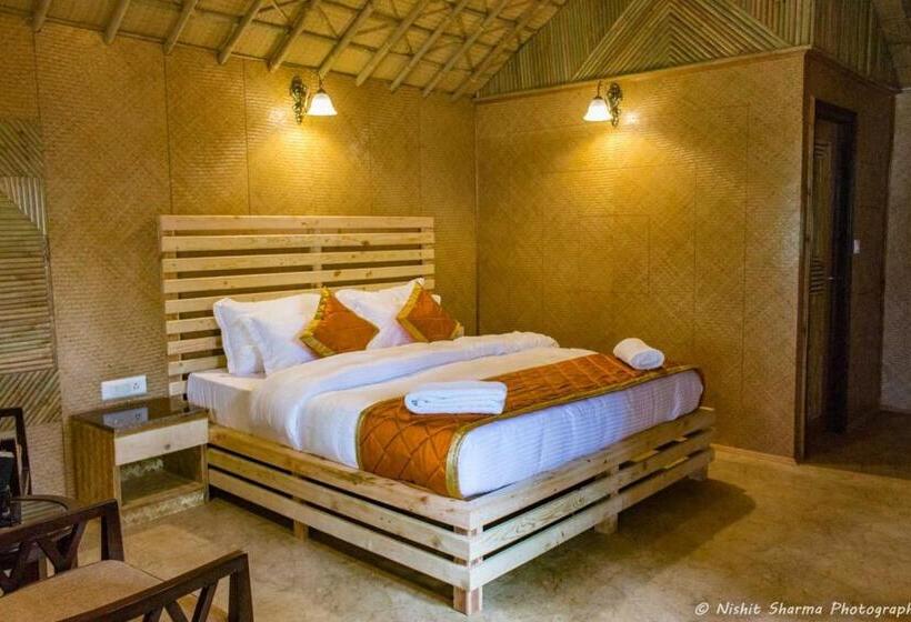 اتاق لوکس, Nainital Adventure Park & Resort