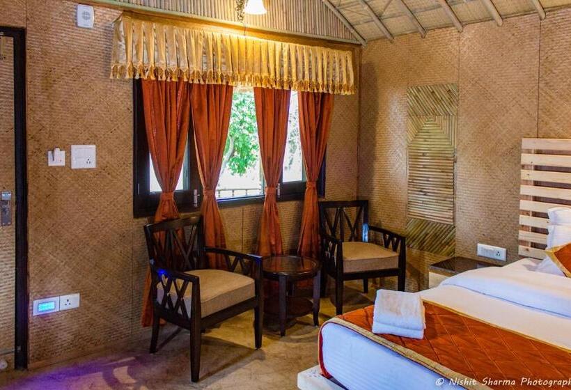 اتاق لوکس, Nainital Adventure Park & Resort