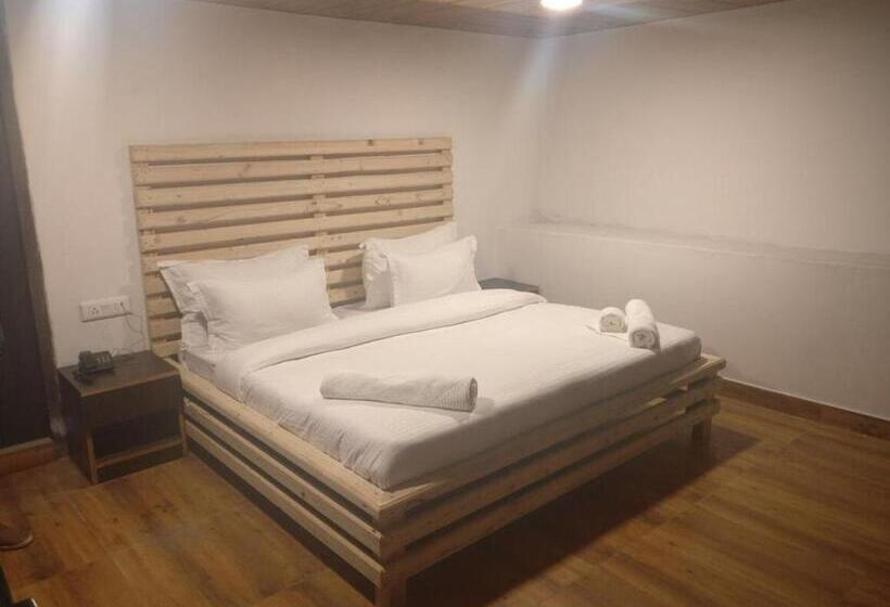 اتاق استاندارد, Nainital Adventure Park & Resort