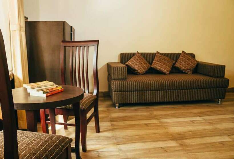 سوییت خانوادگی, The Camphor Tree Pura Stays