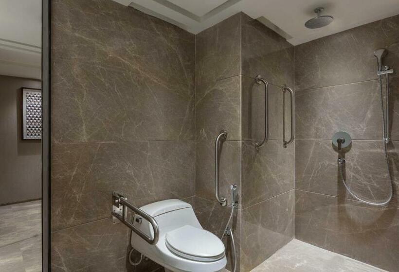 חדר דחוקס עם מיטת קינג, Courtyard By Marriott Amritsar