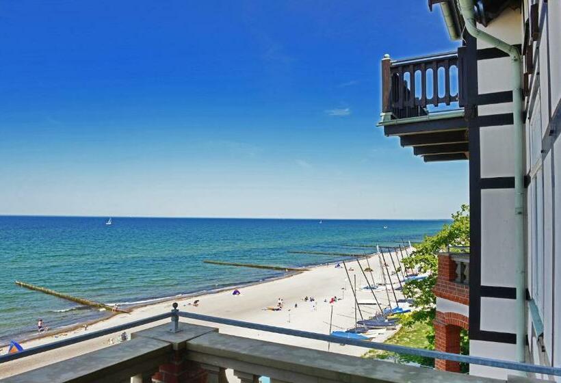 جناح جونيور مطلّ علي البحر, Meergut Hotels