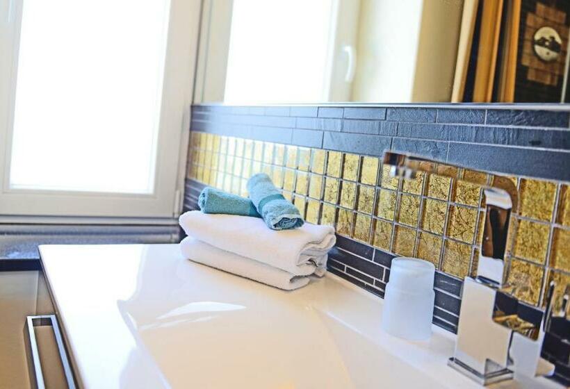 غرفة قياسية مطلّة علي البحر, Meergut Hotels