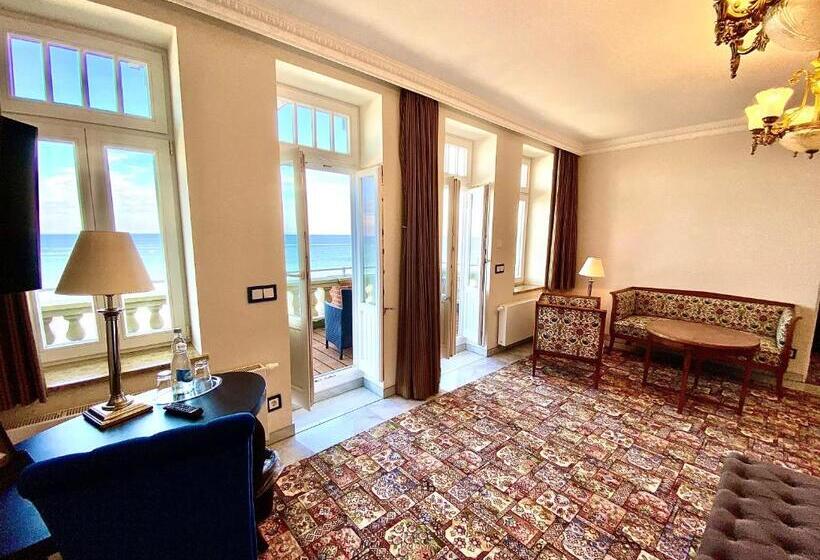 جناح جونيور مطلّ علي البحر, Meergut Hotels