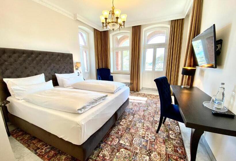 غرفة قياسية مطلّة علي البحر, Meergut Hotels