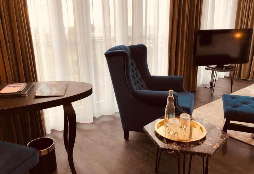 جناح مطلّ علي البحر, Meergut Hotels