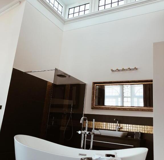 جناح مطلّ علي البحر, Meergut Hotels