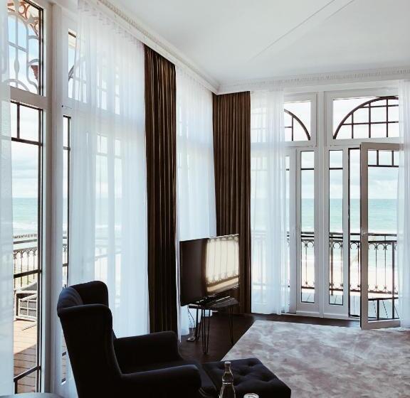 جناح مطلّ علي البحر, Meergut Hotels