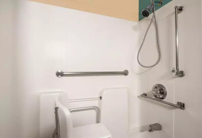 Standard-invahuone, Super 8 By Wyndham Peoria East