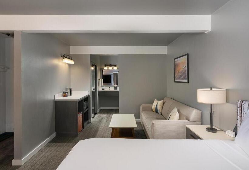 غرفة قياسية سرير كينج, Tamarack Lodge