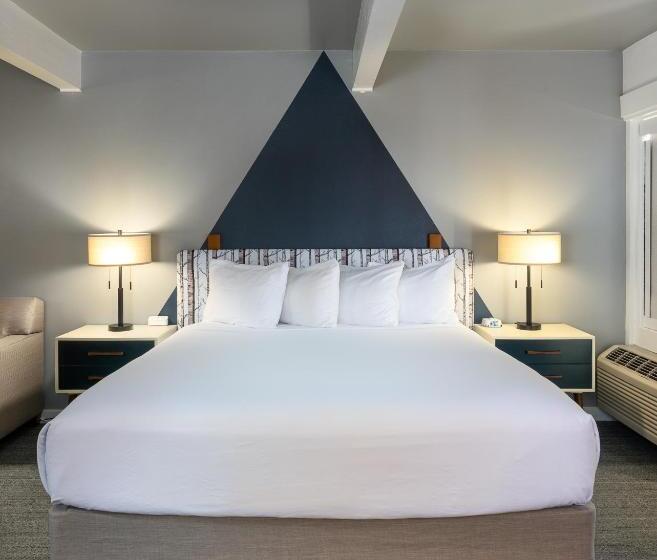 غرفة قياسية سرير كينج, Tamarack Lodge