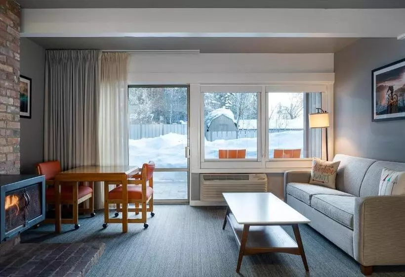 キングサイズベッドのデラックスルーム, Tamarack Lodge