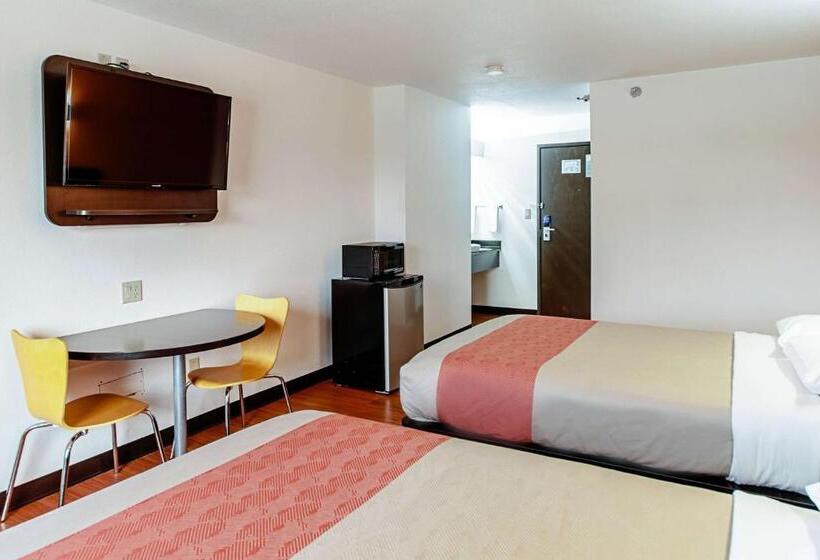 四人标准间, Motel 6lebanon, In