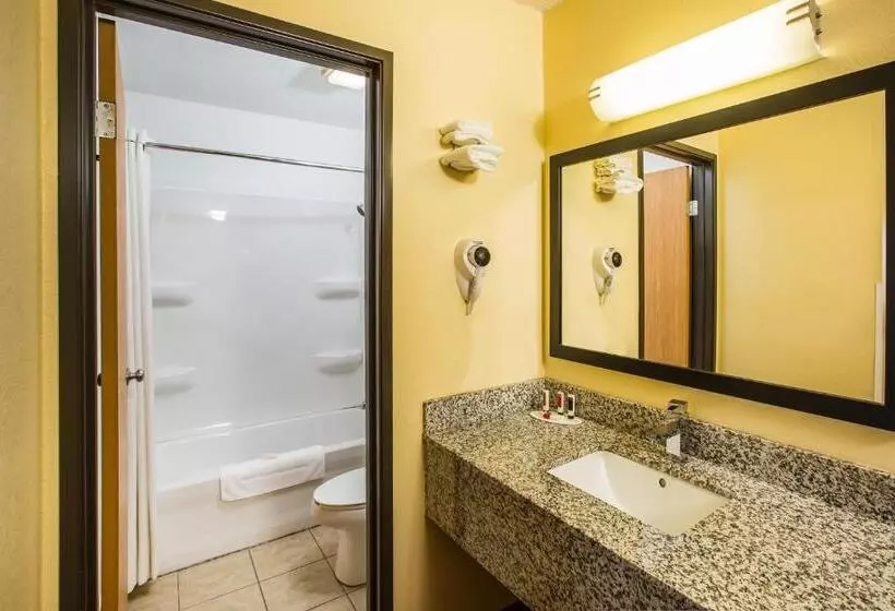 اتاق استاندارد, Baymont By Wyndham Cedar Rapids