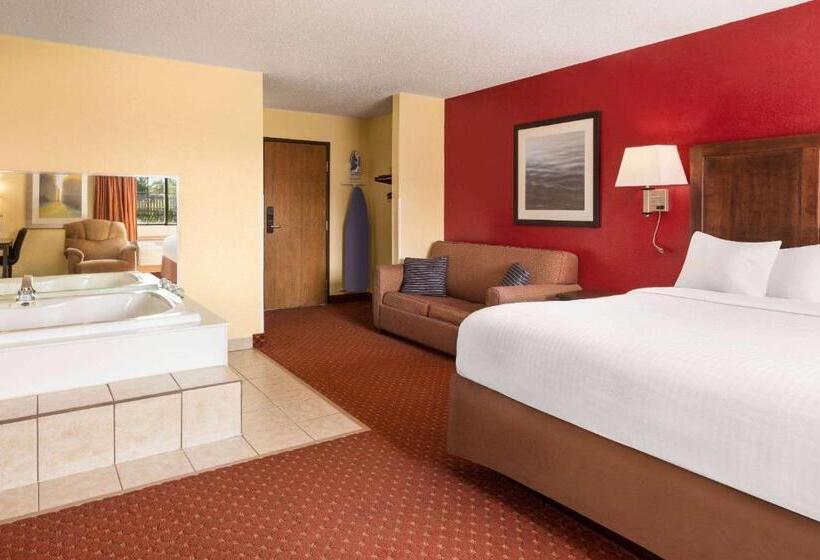 Deluxe Suite King Bed, Baymont By Wyndham Cedar Rapids