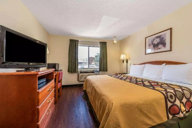 Standard-huone King-vuode, Super 8 By Wyndham Denton