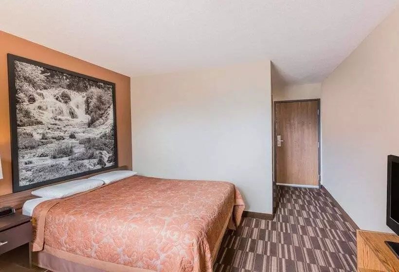 Standard-invahuone, Super 8 By Wyndham Madison