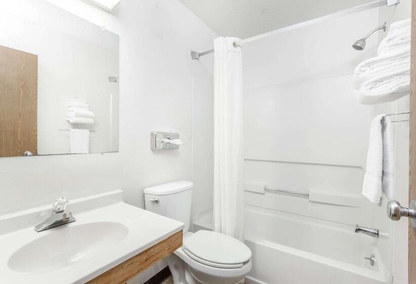 חדר סטנדרט שתי מיטות זוגיות, Super 8 By Wyndham Sidney Ny