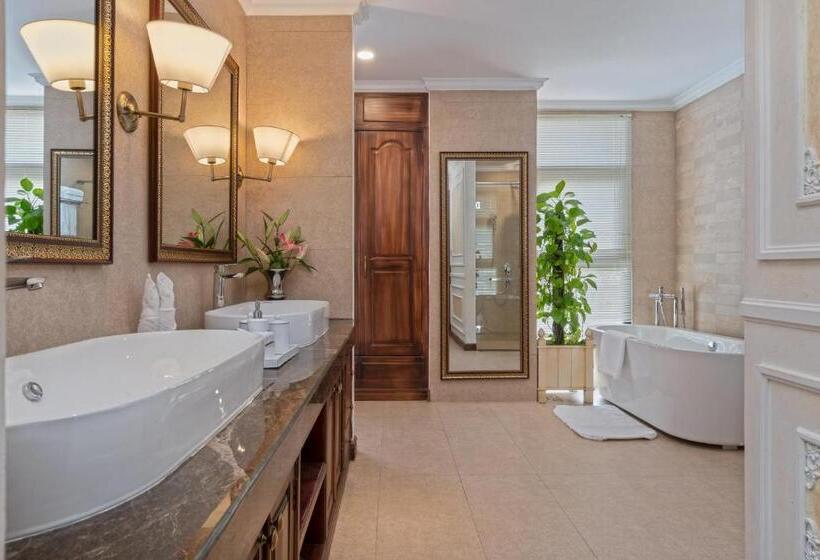 סוויטה קלאסית, Anik Palace