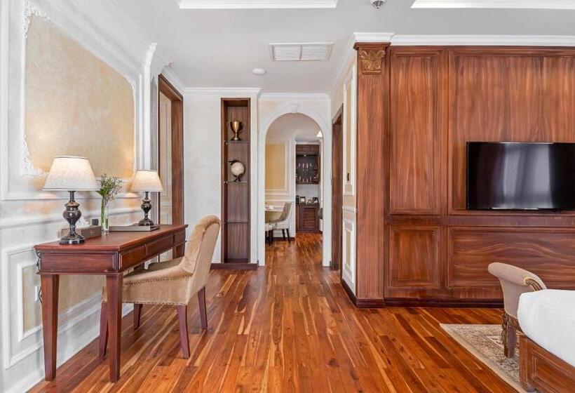 סוויטה קלאסית, Anik Palace