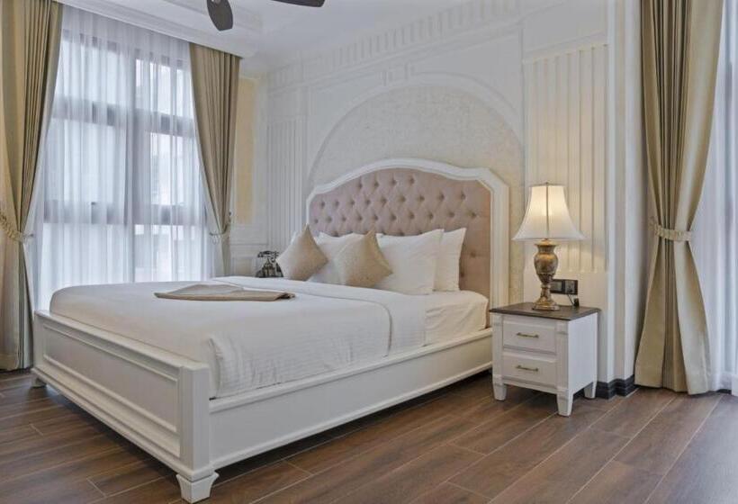 סוויטה משפחתית, Anik Palace