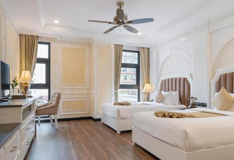 סוויטה משפחתית, Anik Palace