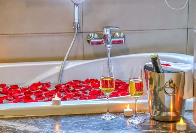 חדר קלאסי, Anik Palace