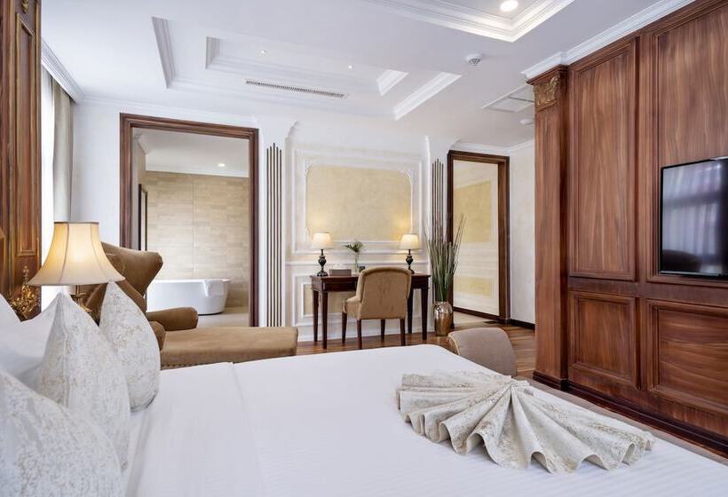 סוויטה קלאסית, Anik Palace