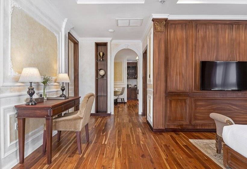 סוויטה קלאסית, Anik Palace