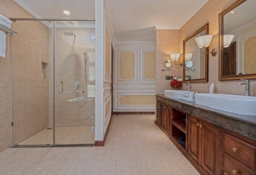 סוויטה קלאסית, Anik Palace