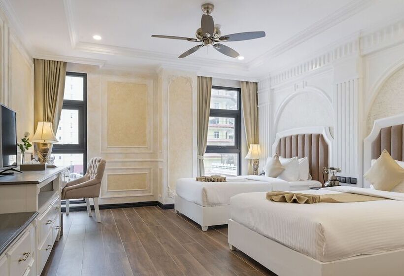 סוויטה משפחתית, Anik Palace