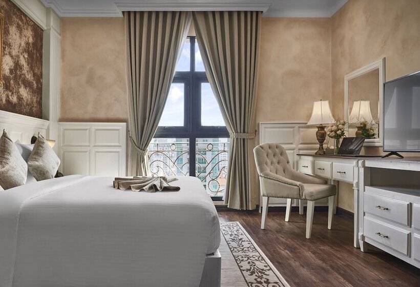 סוויטה משפחתית, Anik Palace